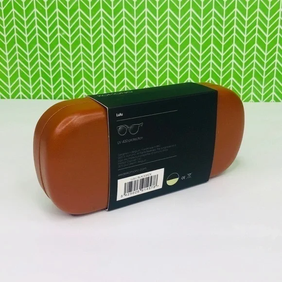 KOMONO Lulu Black Jade Sunglasses NEW cateye - Picture 11 of 11